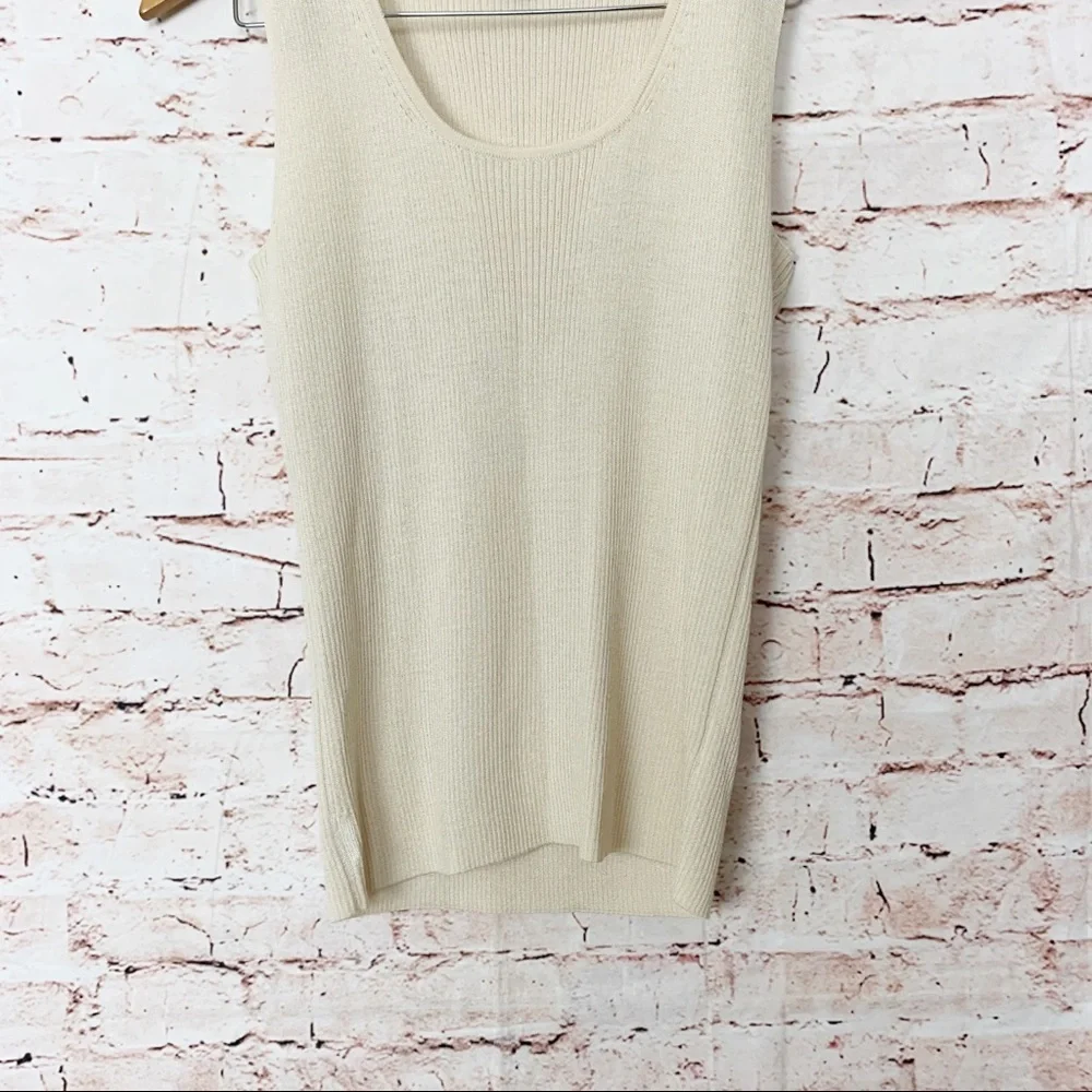 St. John Tan Sleeveless Top Size Small - Picture 2 of 5